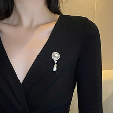 Load image into Gallery viewer, Replica Cambridge pearl pendant brooch