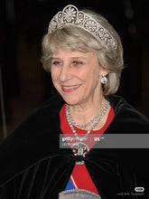 Load image into Gallery viewer, Duchess of Gloucester&#39;s honeysuckle tiara replica
