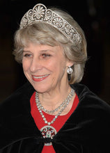 Load image into Gallery viewer, Duchess of Gloucester&#39;s honeysuckle tiara replica