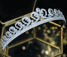 Load image into Gallery viewer, Kate&#39;s Cartier Halo platinum-plated tiara replica (platinum plated)