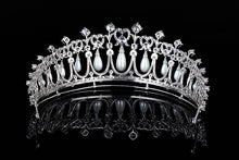 Load image into Gallery viewer, Pearl Lovers&#39; Knot tiara replica (platinum plated)