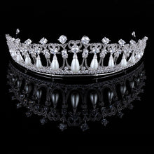 Load image into Gallery viewer, Pearl Lovers&#39; Knot tiara replica (platinum plated)